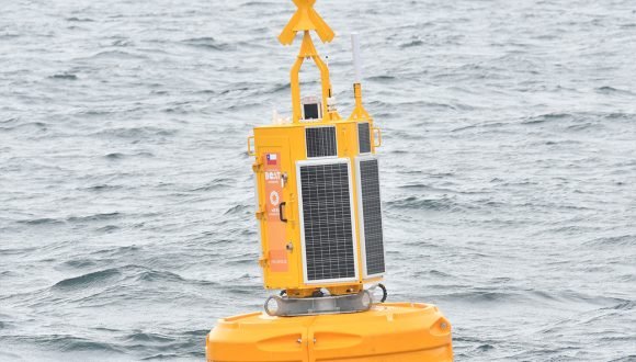 [Swiss Info] Instalación de la primera boya inteligente en Chile para proteger ballenas
